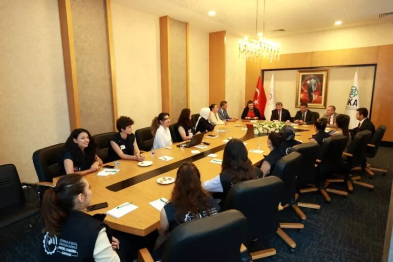 kadin-muhendis-yetistirme-okulu-projesi-ile-ikiz-donusumun-onculeri-yetisiyor-xhZipsOB.jpg
